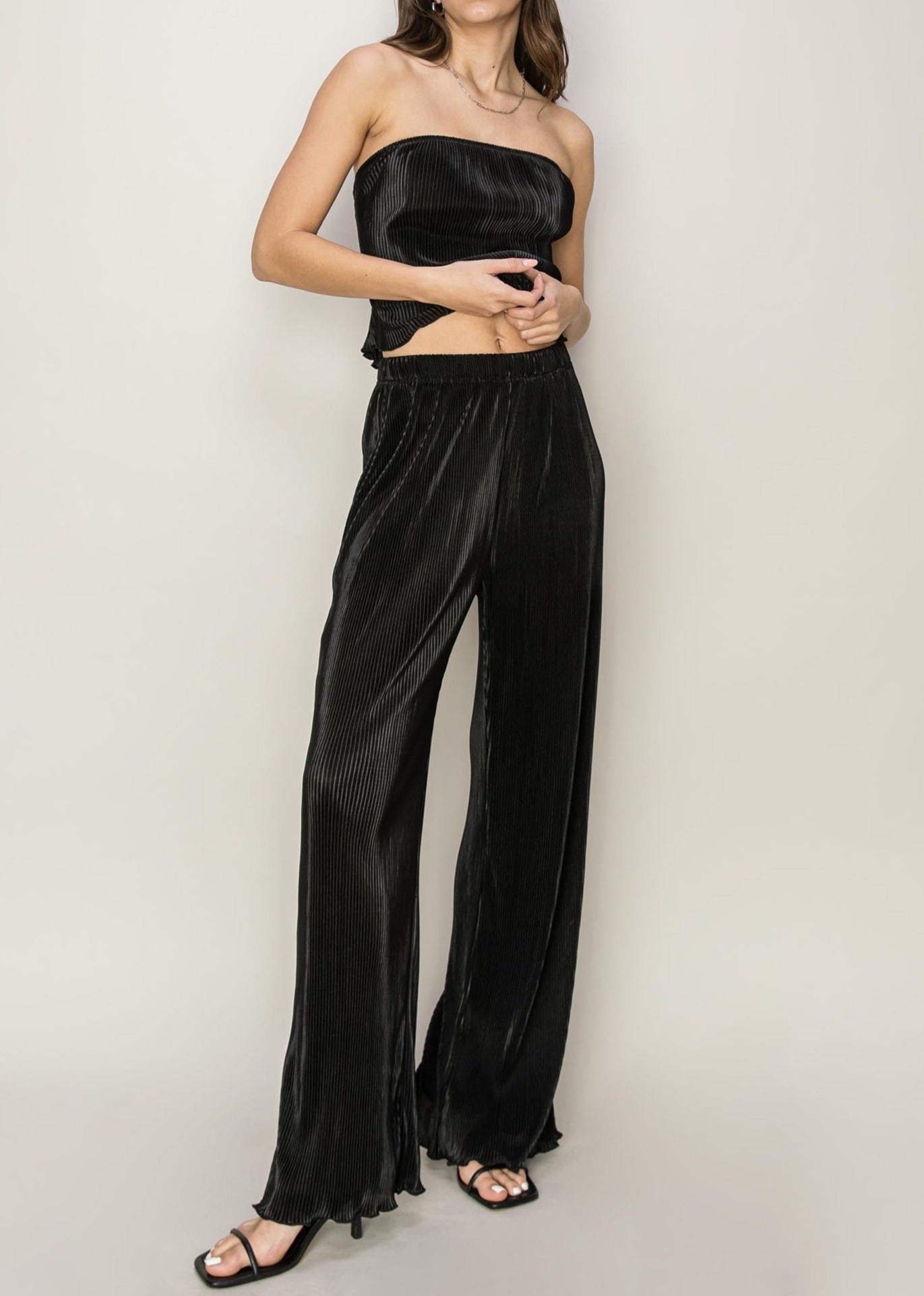 Women's pleated tube top and matching pants set