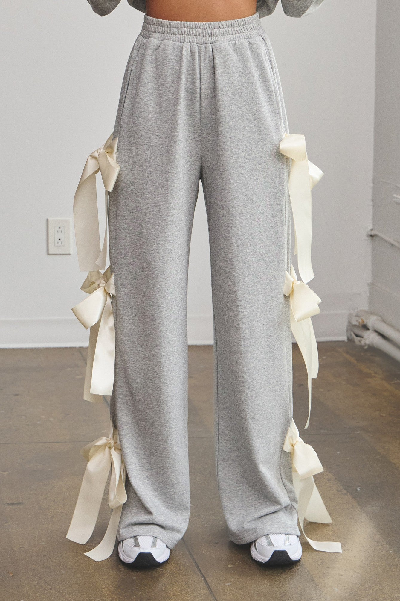 Women's Heather Grey Bow 2pc Sweatsuit