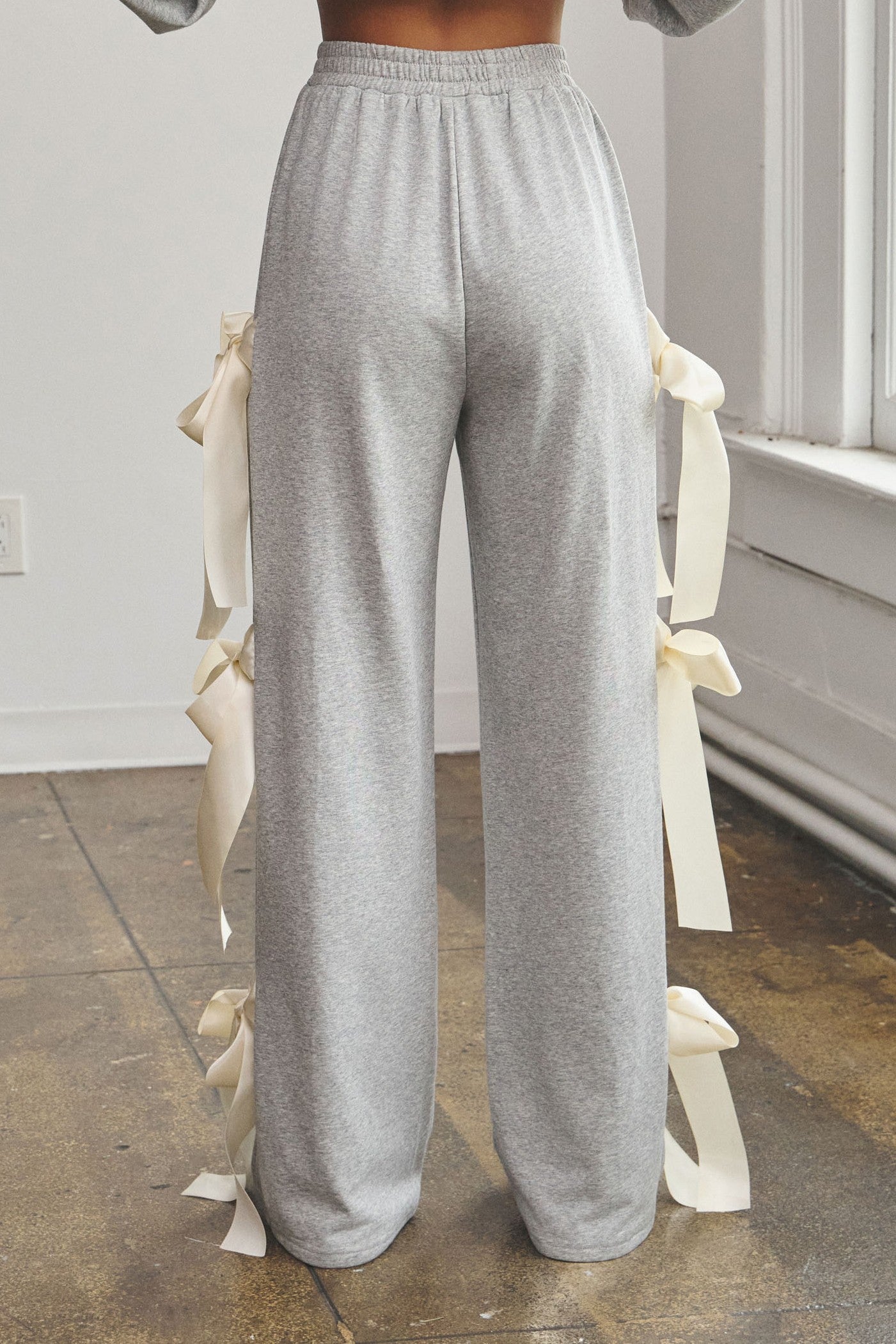 Women's Heather Grey Bow 2pc Sweatsuit