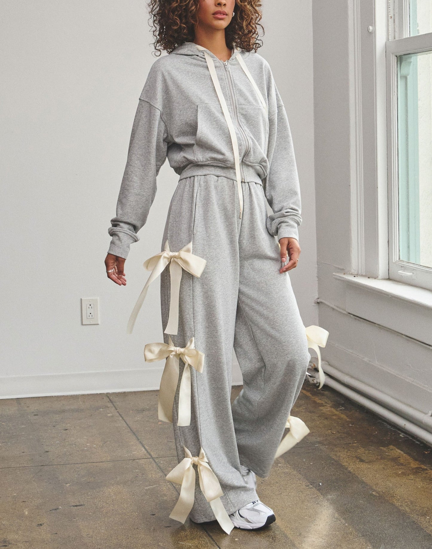 Women's Heather Grey Bow 2pc Sweatsuit