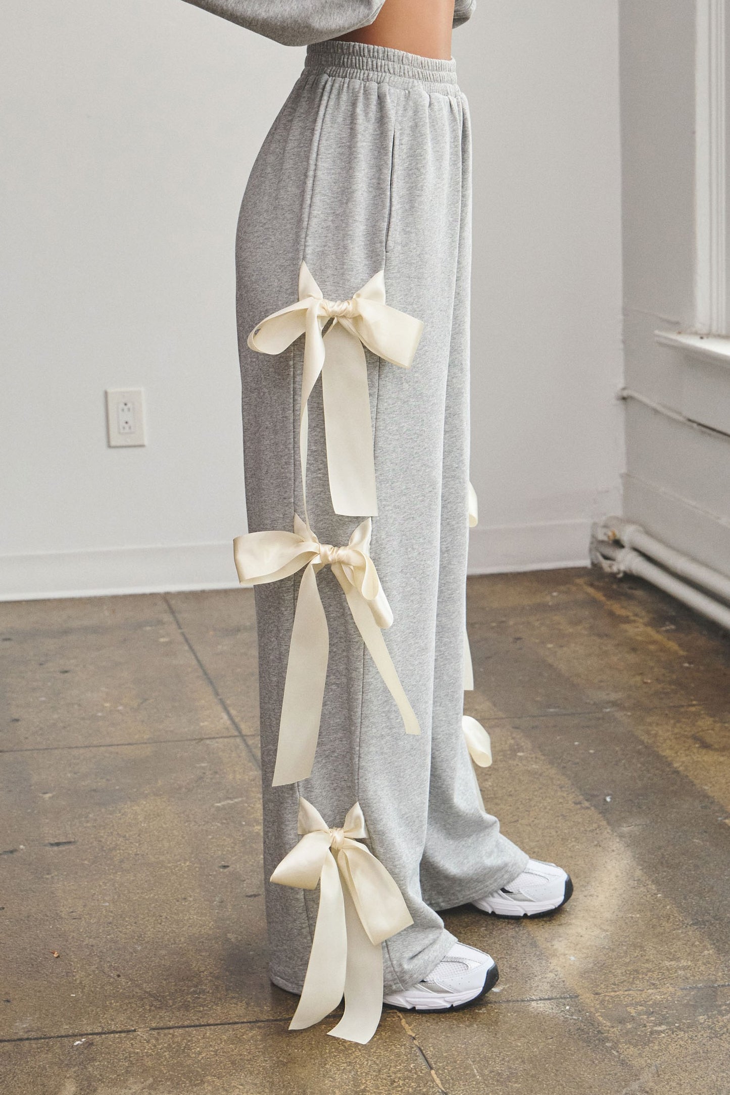 Women's Heather Grey Bow 2pc Sweatsuit