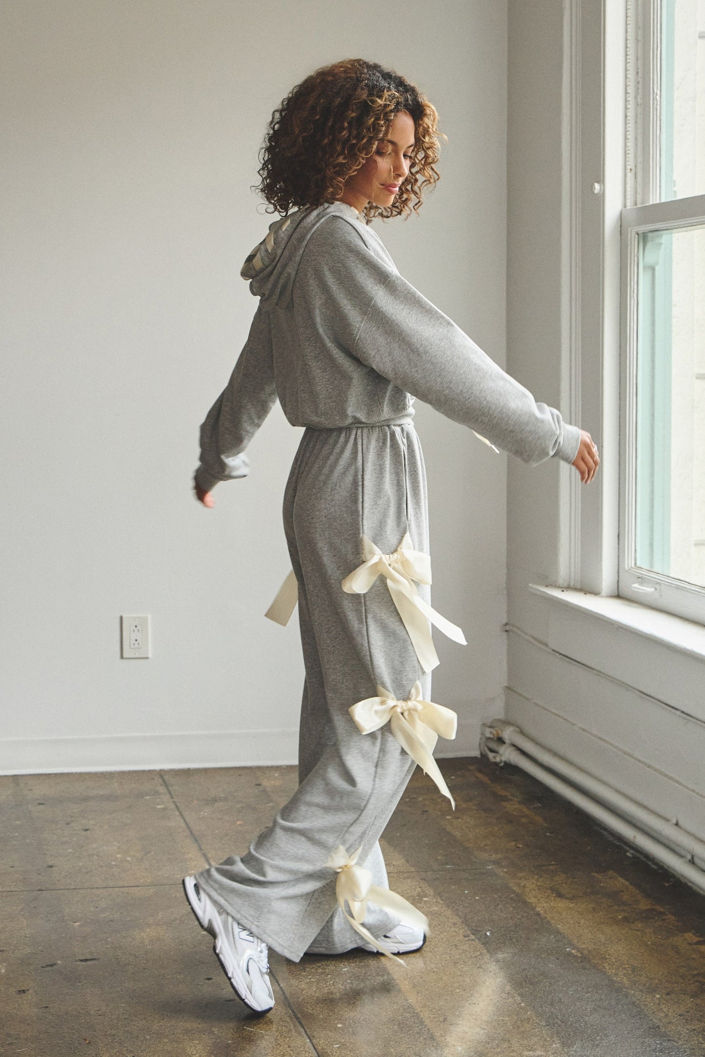 Women's Heather Grey Bow 2pc Sweatsuit