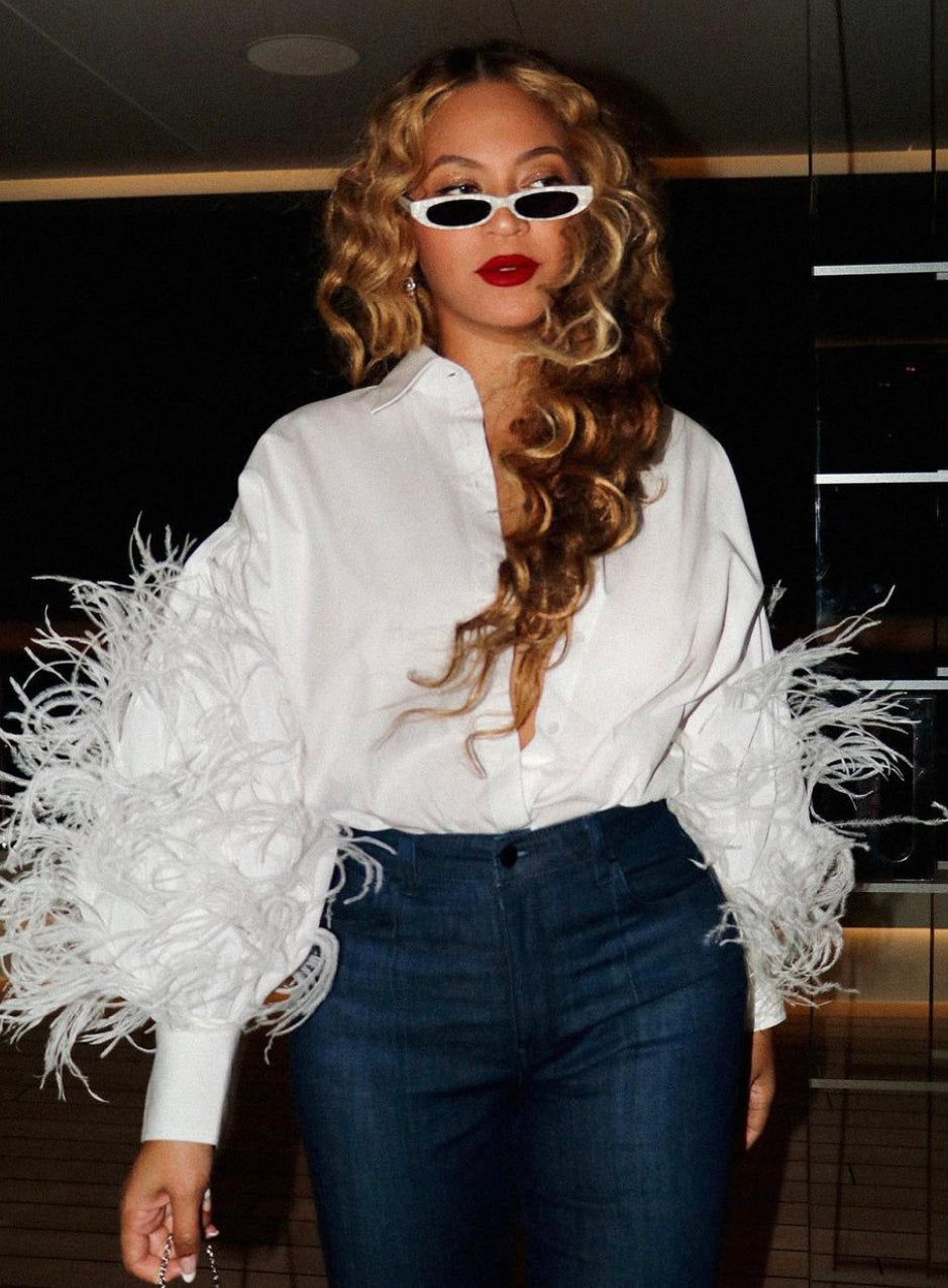 Beyonce Spotted Yachting in Capri With Jay - Z Wearing Valentino White ...